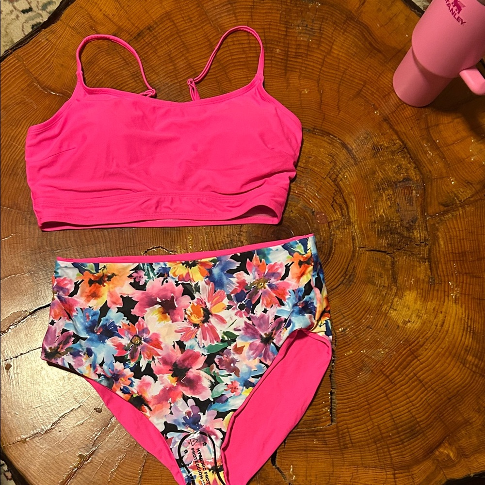 Women’s Pink Floral Two-Piece Swimsuit Set Bikini Reversible Bottoms Size Large